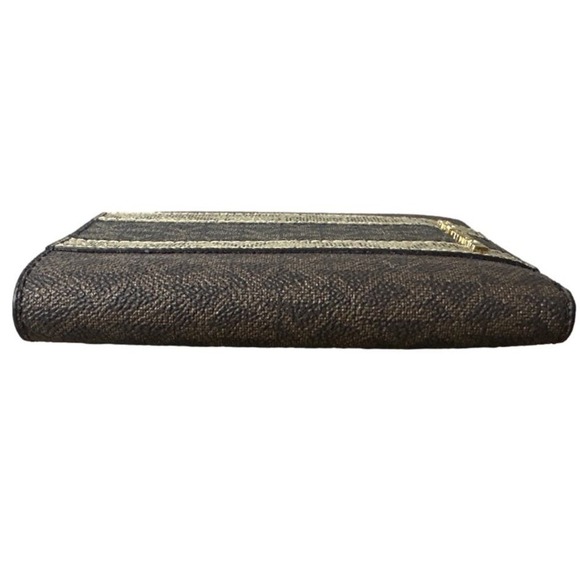 Michael Kors Jet Set Passport and Card Holder / Wallet - Picture 3 of 10